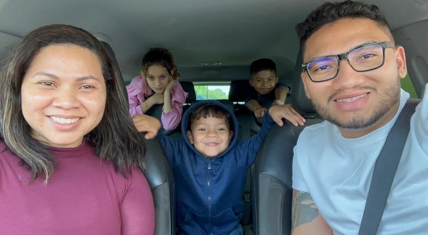 Anderson com sua família em uma fotografia pessoal